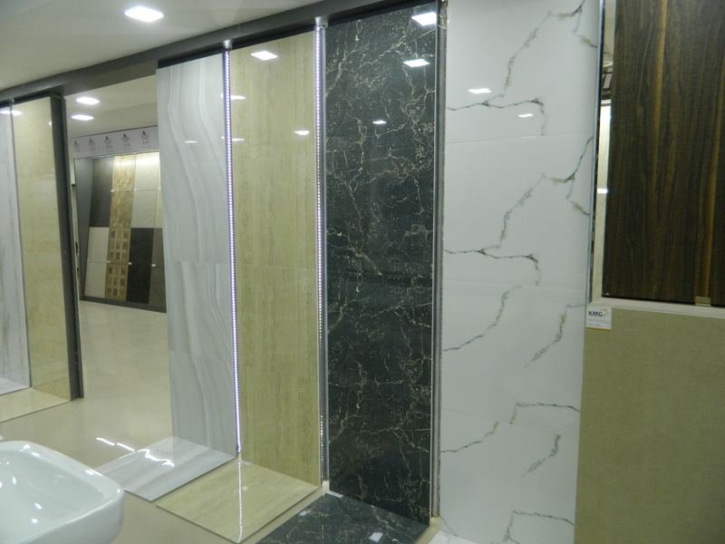 Marble look large format tiles